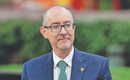Renuncia rector de la UAEMéx para reducir tensión