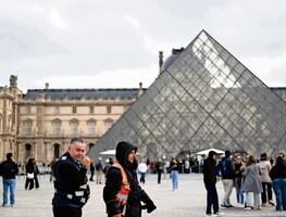 El Louvre enfrenta presiones por seguridad y estructura; Cultura francesa pide calma y reparaciones escalonadas