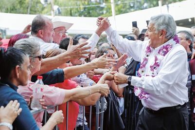 AMLO pide al INE indagar ataques
