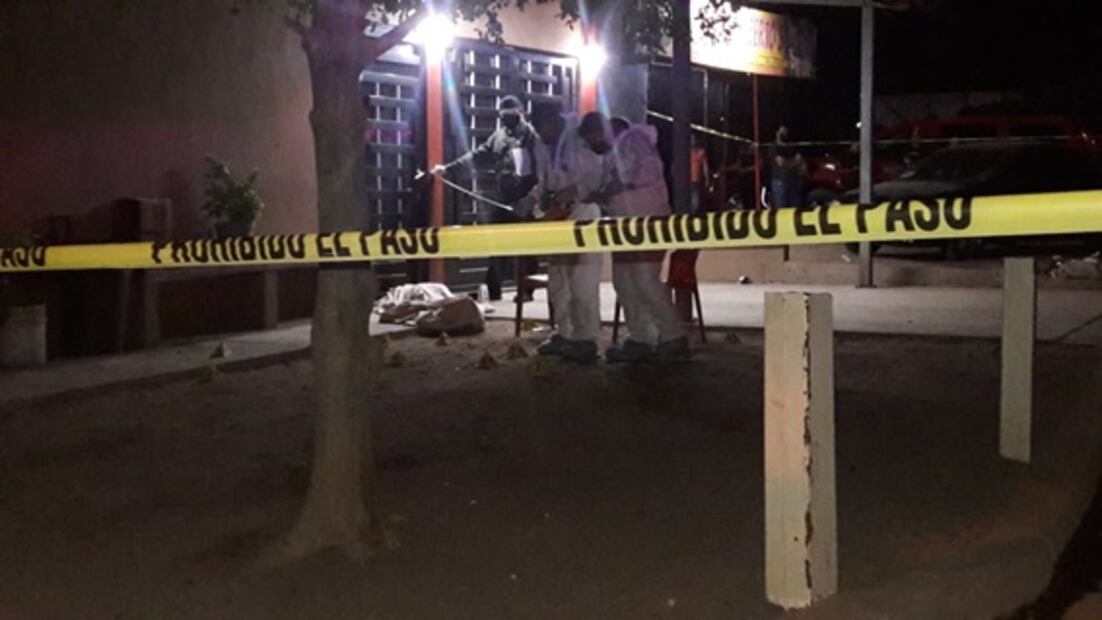 Hallan un cuerpo calcinado dentro de un auto en Culiacán