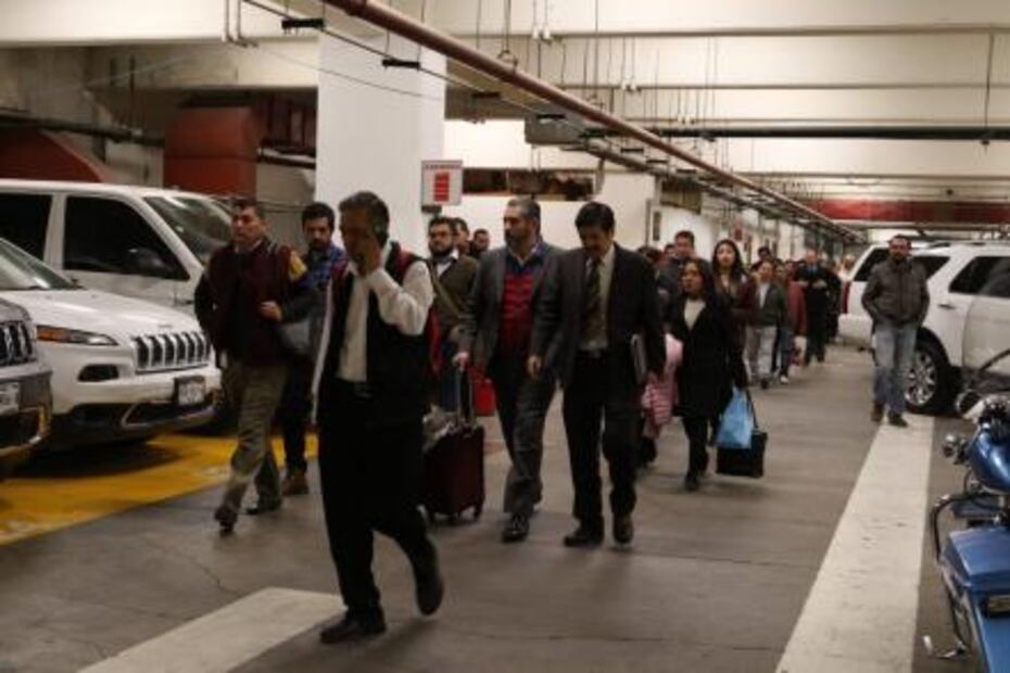 Campesinos dejan salir a trabajadores de la Cámara de Diputados