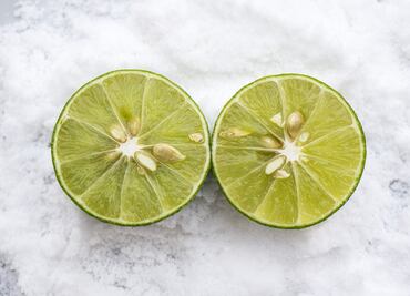 ¿Hace daño comer limón con sal?