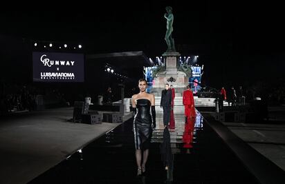 Irina Shayk reaparece en pasarela tras ruptura con Bradley Cooper