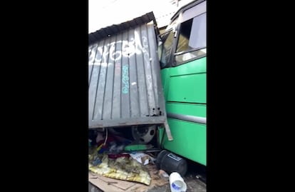 Camión pierde el control e impacta varios puestos semifijos sobre JC Bonilla y la calzada Zaragoza; reportan 4 heridos 