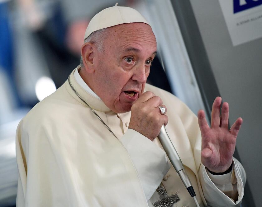 Francisco en una conferencia a los medios a bordo del avión papal tras su visita a Polonia (Foto: EFE)