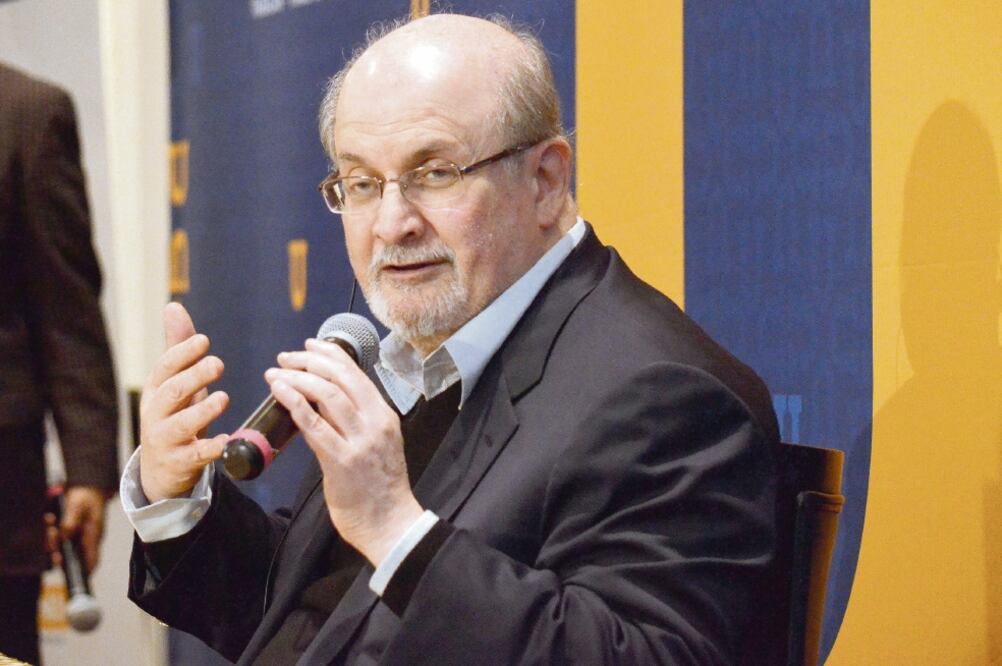 El escritor Salman Rushdie, el pasado miércoles durante una rueda de prensa en Monterrey, Nuevo León. (EMILIO VÁSQUEZ. EL UNIVERSAL)