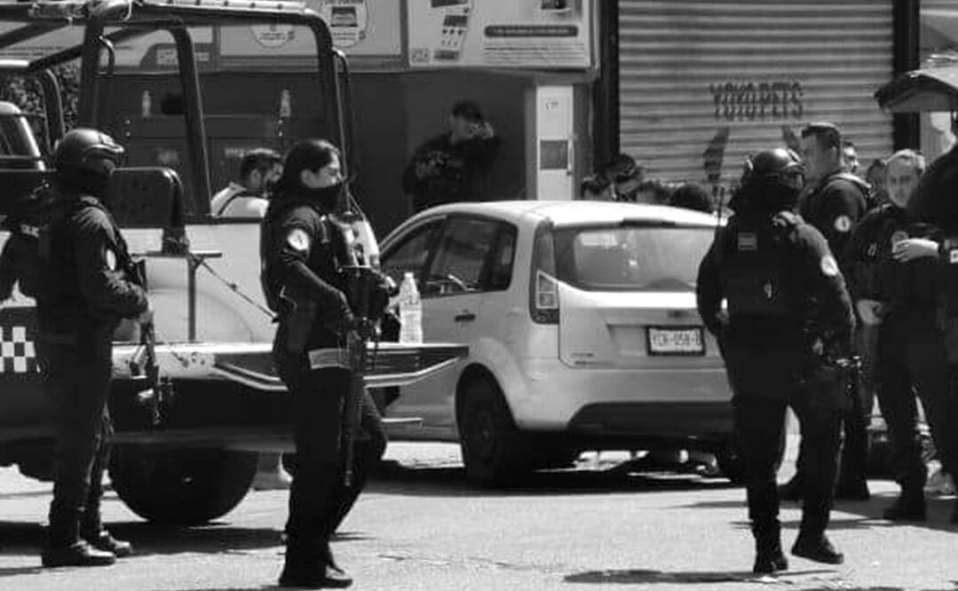 Aspecto del automovil en que fueron atacadas a tiros y ultimadas las periodistas Yesenia Mollinedo Falconi y Sheila Johana García Olvera. Foto: Especial