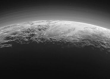 Captan detalles de la superficie de Plutón