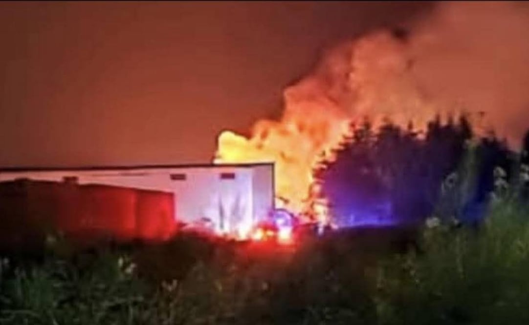 Incendio en una bodega de pirotecnia. Foto: Especial