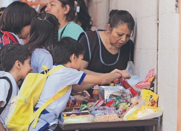 Comida chatarra persiste afuera de las escuelas de la CDMX