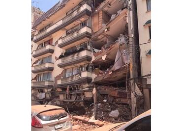 Rescatan a 6 de edificio derrumbado en Lindavista