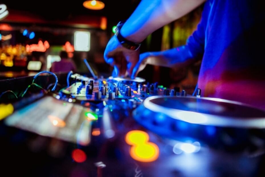 DJs de clubes nocturnos en Berlín transmiten en vivo