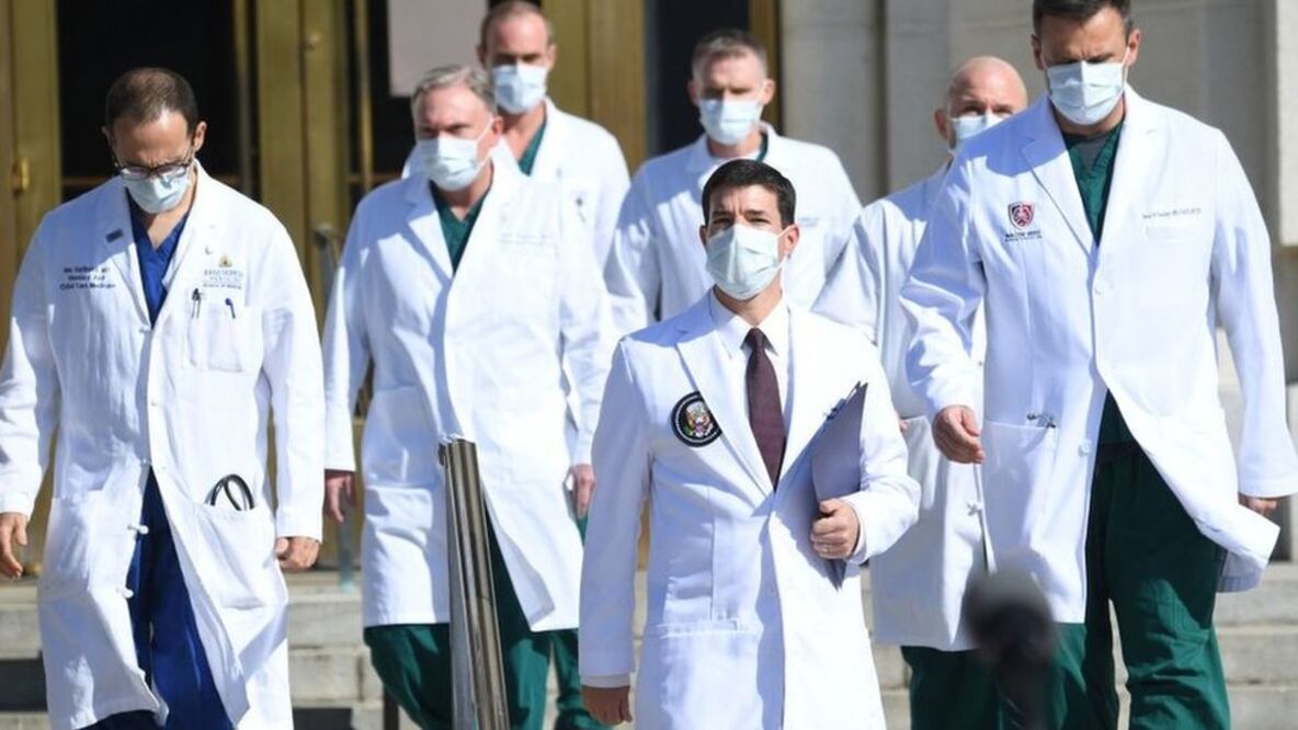 Trump es atendido por alguno de los mejores médicos de Estados Unidos (Foto: AFP)