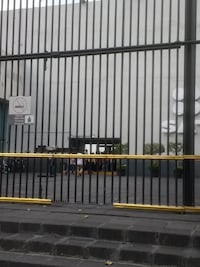 Manifestantes invaden en instalaciones del SAT