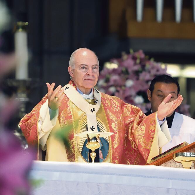 Durante la homilía en la Basílica de Guadalupe, Carlos Aguiar Retes precisó que si cumplimos con nuestro deber, surgirá un sentimiento de satisfacción. Foto: BERENICE FREGOSO. EL UNIVERSAL