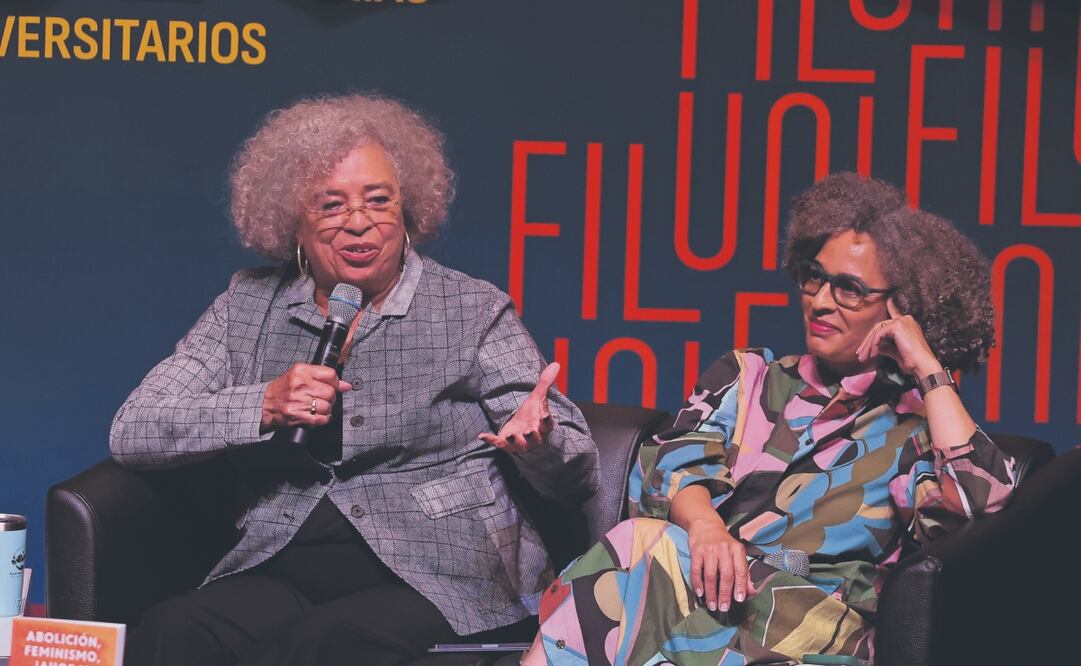 Angela Davis y Gina Dent. Foto: Gabriel Pano/ EL UNIVERSAL