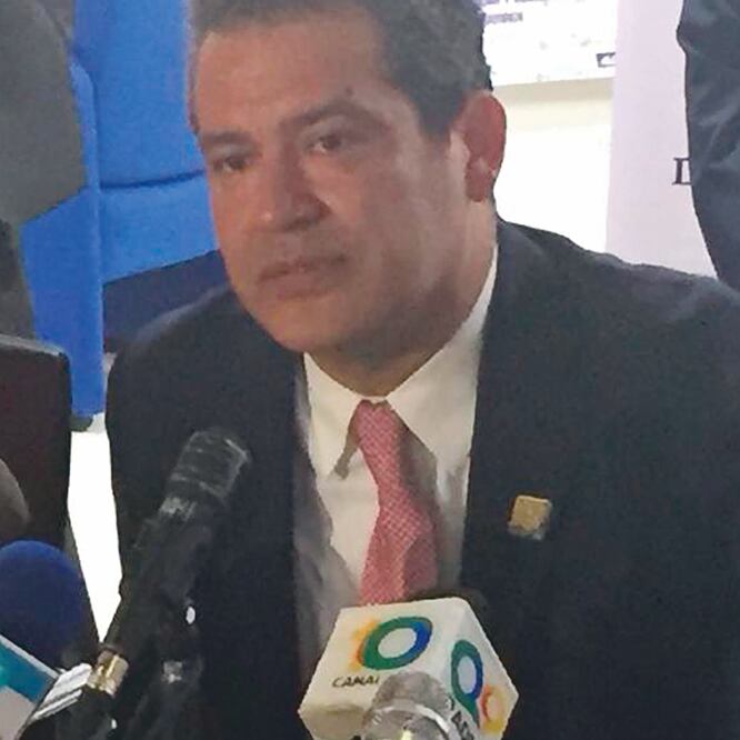 Mano firme. El nuevo rector de la UNACH, Carlos Natarén, afirma que no le temblará la mano para denunciar irregularidades. ÓSCAR GUTIÉRREZ. EL UNIVERSAL