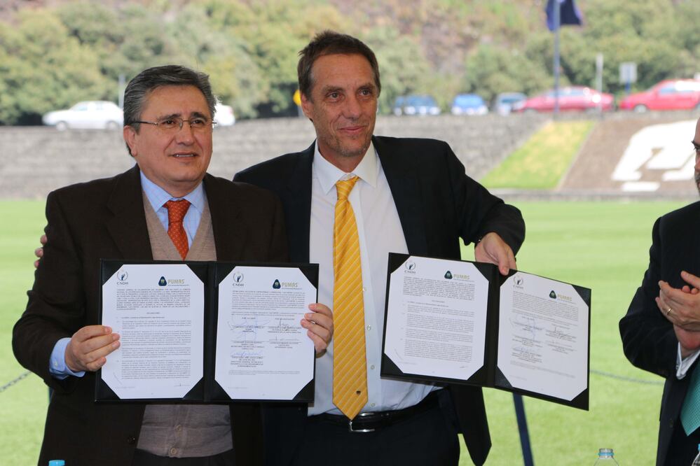 El ombudsman nacional, Luis Raúl González Pérez, y el presidente del Patronato del equipo, Rodrigo Ares de Parga (Foto: Cortesía)