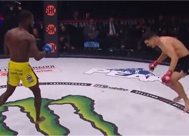 Peleador de MMA sufre impactante lesión en pleno combate