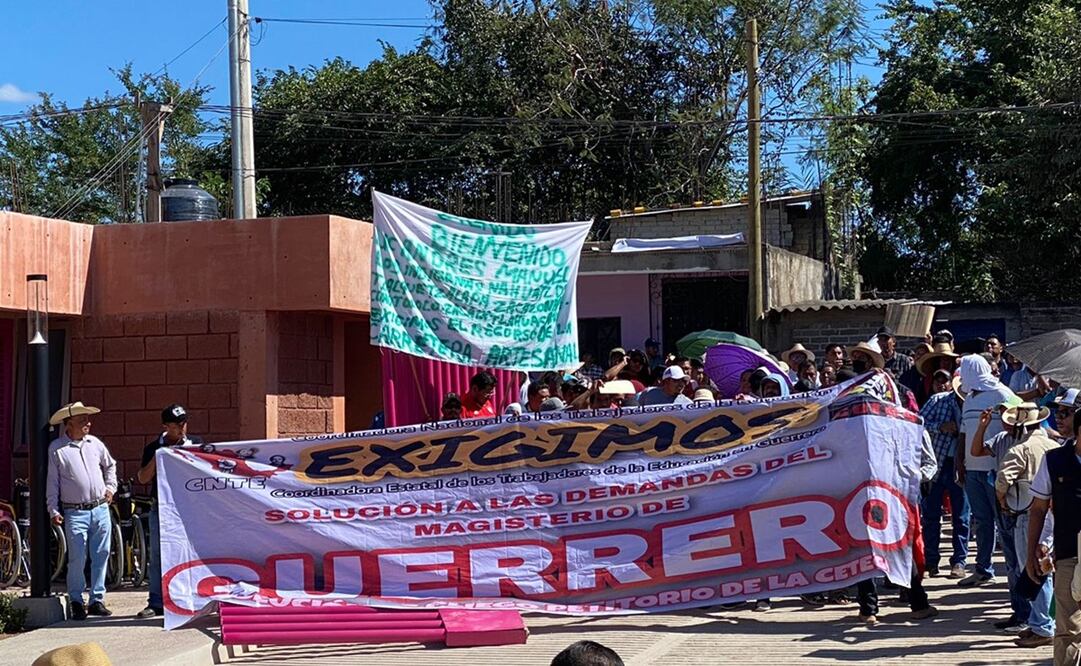 Alrededor de 300 maestros de la Coordinadora Estatal de Trabajadores de Guerrero dieron portazo a las instalaciones del CRIT en Tlapa, Guerrero. Foto: Pedro Villa y Caña archivo/EL UNIVERSAL