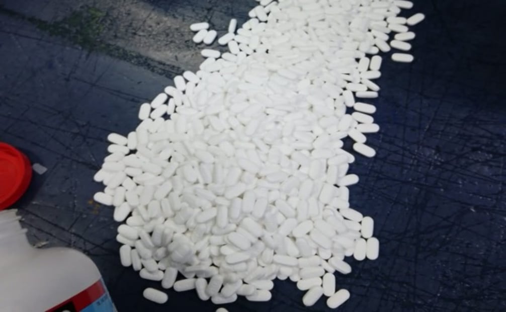 Decomiso de casi siete mil pastillas de hidrocodona, por elementos de la Secretaría de Marina (Semar) y aduanas, en el Aeropuerto Internacional de la Ciudad de México (AICM), en julio de 2026. Foto: Especial