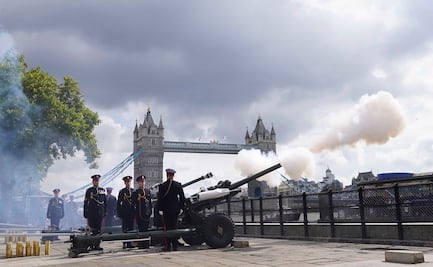 Muere la Reina Isabel II: Disparan 96 salvas de cañón por la monarca más longeva