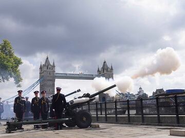 Muere la Reina Isabel II: Disparan 96 salvas de cañón por la monarca más longeva