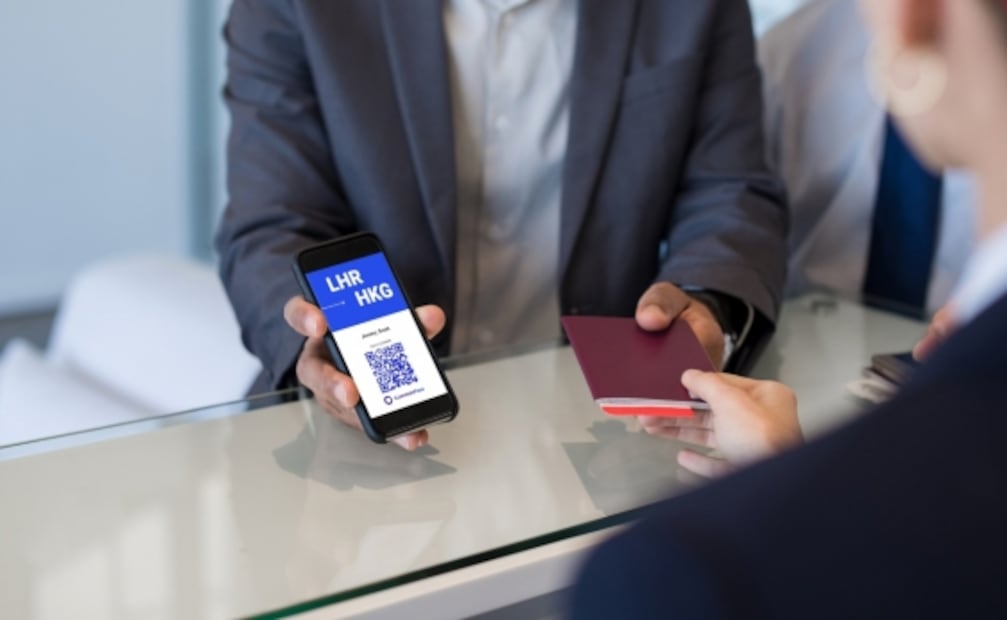 Inician pruebas en EU de pasaporte Covid para viajes internacionales