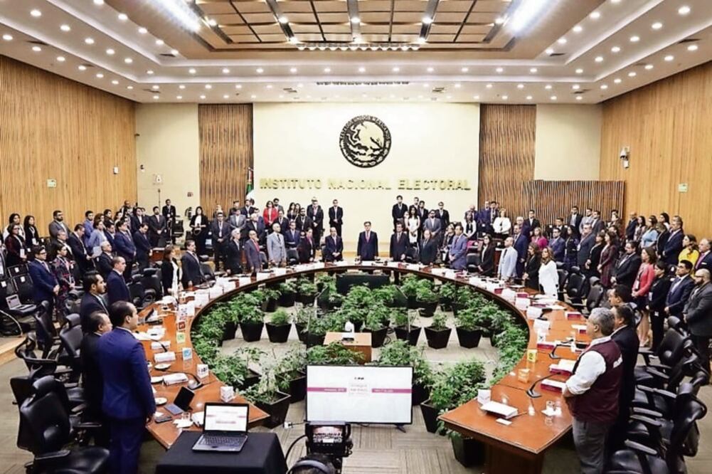 Coalición. El INE informó que la coalición Todos por México (PRI, PVEM, NA) será la más sancionada, con 250.4 millones de pesos (ARCHIVO EL UNIVERSAL)