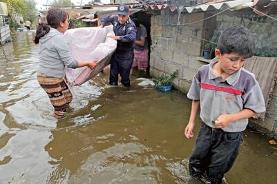 Desbordamiento del Lerma causa daños a 30 viviendas