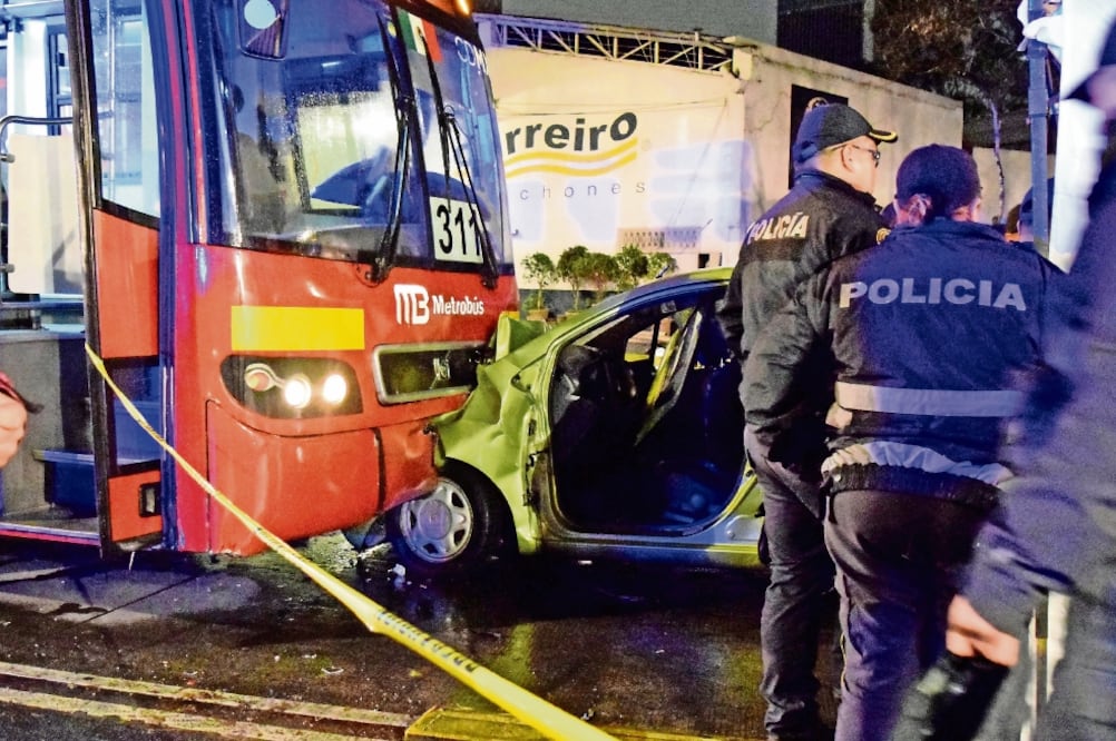 Heridos. El chofer del spark murió, su acompañante resultó policontundida, y una tercera persona sufrió traumatismo craneoencefálico (CUARTOSCURO)