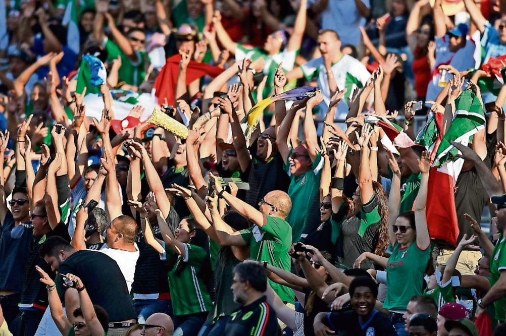 Los seguidores mexicanos en EU se divierten en las tribunas (IMAGO7)