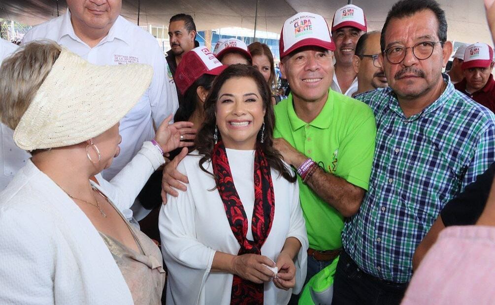 Clara Brugada promete mejorar condiciones laborales a trabajadores del Gobierno de CDMX. Foto: Especial