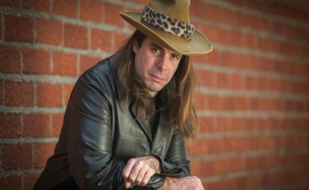 La presencia de Dross en internet se remonta al año 2000, cuando debutó como un ácido crítico de videojuegos en espacios como Meristation.com y Vandal.net