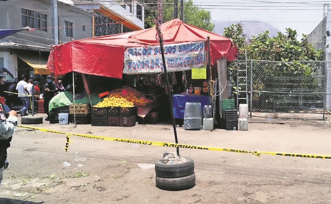 Una familia de comerciantes de fruta en Ixhuatepec, Tlalnepantla, fueron agredidos por extorsionadores. De 4 lesionados, 2 murieron. Foto: Especial.