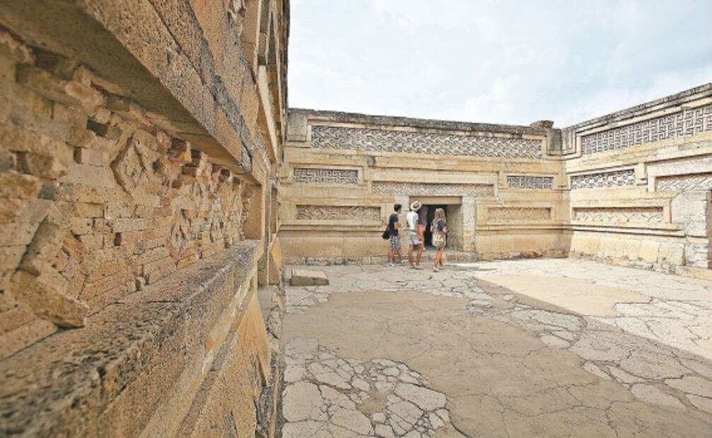 Yalitza promueve viajes por carretera, para conocer “todo lo que está en el camino”