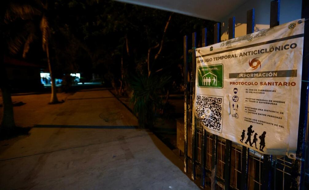 El gobierno de Quintana Roo abrió diez albergues en Tulum que resguardarán entre 100 a 300 personas. Foto: Valente Rosas | El Universal