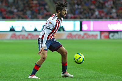 Rodolfo Pizarro se queja del arbitraje ante Santos