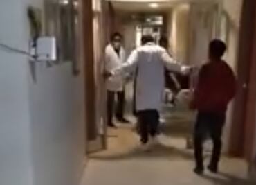 Mujer da a luz afuera de Hospital en Oxchuc, Chiapas; familiares denuncian que personal médico no quiso atenderla