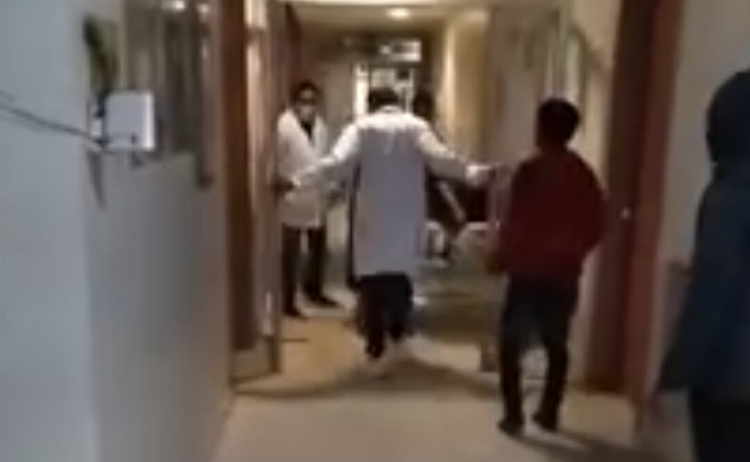 Mujer da a luz en la puerta de Hospital en Oxchuc, Chiapas (19/01/2025). Foto: Captura de pantalla