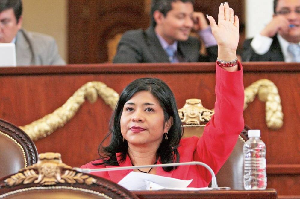 En la foto: Lizbeth Rosas, nueva asesora de la Comisión de Gobierno de la Asamblea Legislativa de la Ciudad de México (ARCHIVO. EL UNIVERSAL)