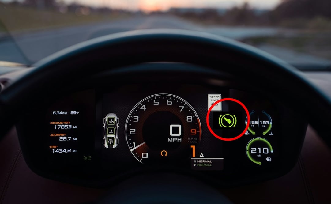 Presta atención a lo que te quiere decir este testigo sobre tu coche. Foto: Unsplash