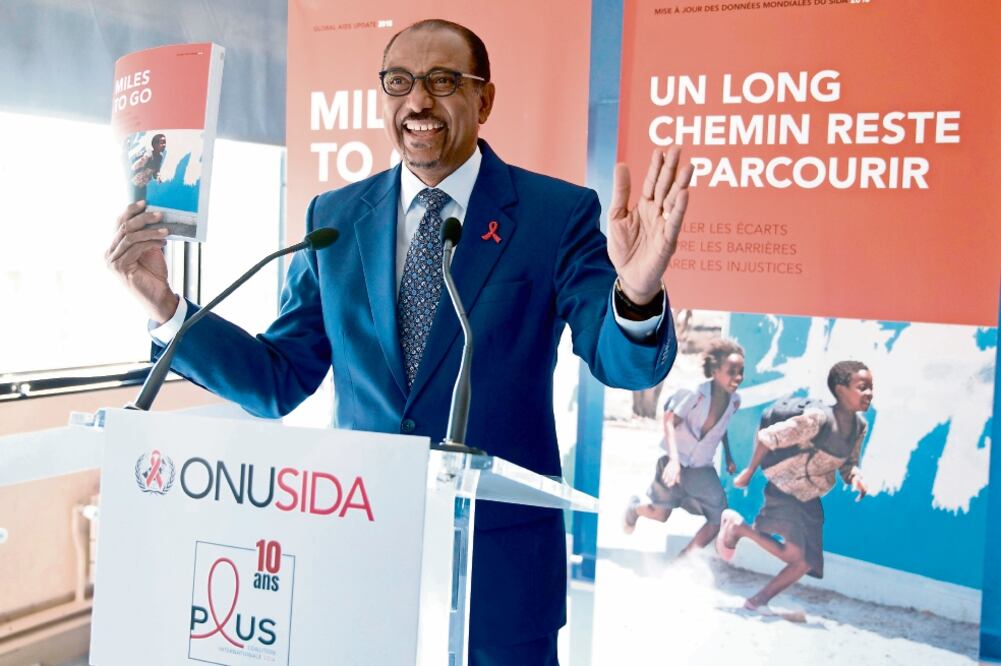 Michel Sidibé, director de ONUSIDA, al presentar ayer en París el reporte anual sobre el estatus de la enfermedad en el mundo (THOMAS SAMSON. AFP)