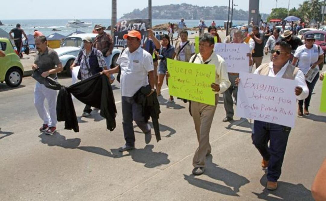 Reporters march in Guerrero to demand justice for the murder of Cecilio Pineda last Thursday – Photo: Bernardino Hernández / CUARTOSCURO