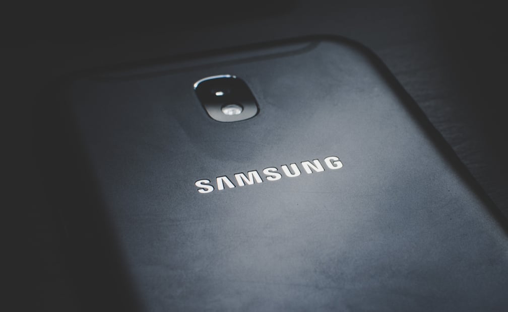 Si tu celular Samsung se sobrecalienta aléjalo de ti y espera que se enfríe para prevenir accidentes. Foto: Pexels