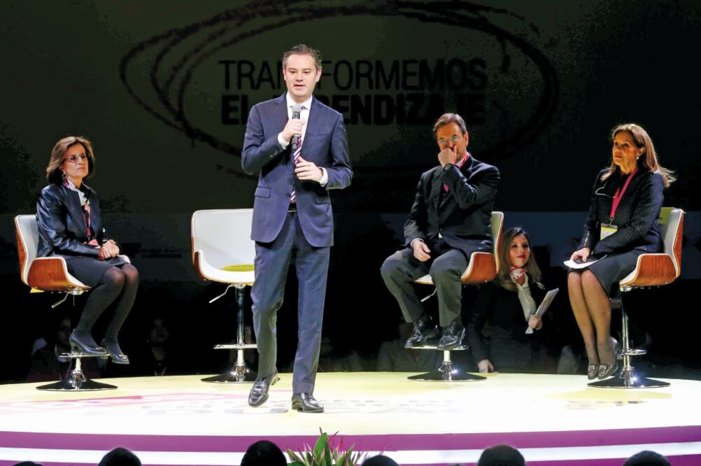 El titular de la SEP, Aurelio Nuño, participó en la inauguración de la Cumbre de Líderes en Acción por la Educación 2016 (FERNANDO RAMÍREZ. EL UNIVERSAL)