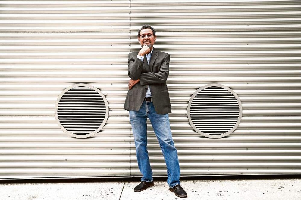 El escritor Élmer Mendoza es miembro correspondiente en Sinaloa de la Academia Mexicana 
de la Lengua. Crédito: Archivo El Universal