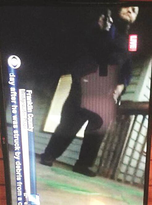 La cámara de Adam Ward captó una imagen fugaz del agresor, identificado como Vester Lee Flanagan (AP)