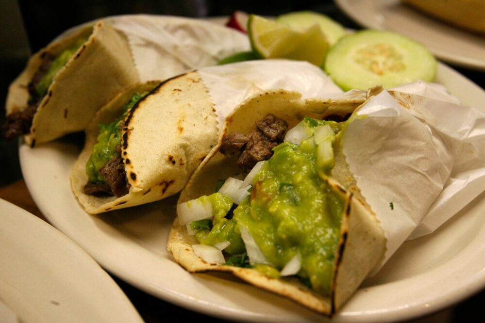 Los tacos de costilla pueden ir servidos con todo y costilla o solo la carne / Foto: Archivo El Universal