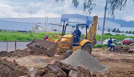 Rechazan la construcción de barda en cuerpo de agua